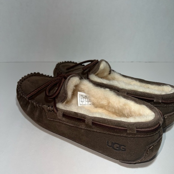 UGG Dakota Espresso Suede Sheepskin Fur Moccasin Slipper Size 6 - Picture 3 of 7